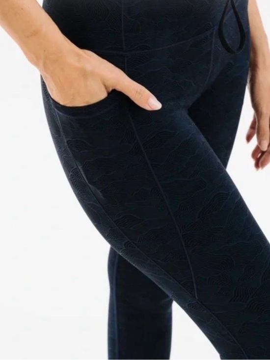 ZYIA Pants - ZYIA Navy Terrace Pocket
Drawstring Luxe 7/8 | size 4